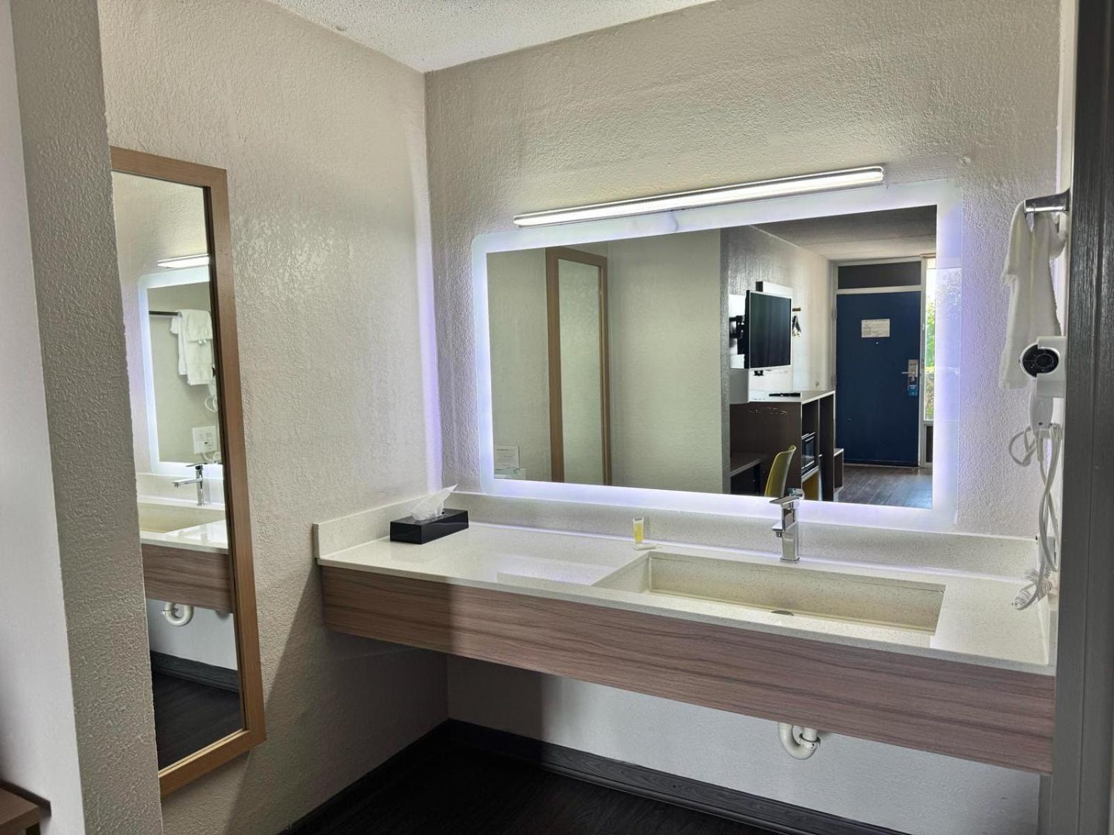 Days Inn By Wyndham Seneca-Clemson Exteriör bild