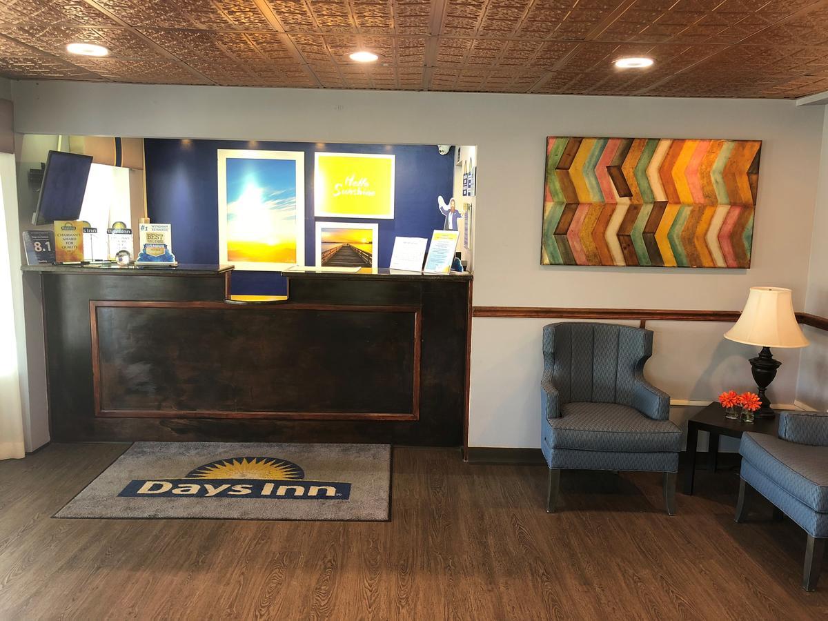 Days Inn By Wyndham Seneca-Clemson Exteriör bild